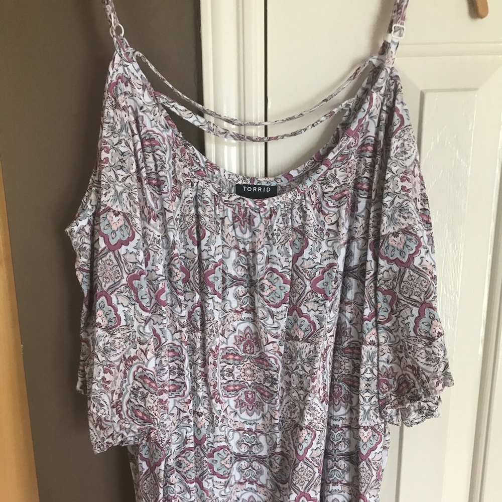 Torrid paisley cut out shoulder shirt size 2